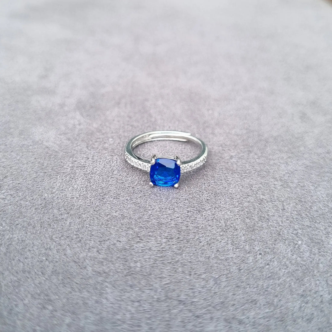 Cushion-Cut Royal Adjustable Ring [M]R114