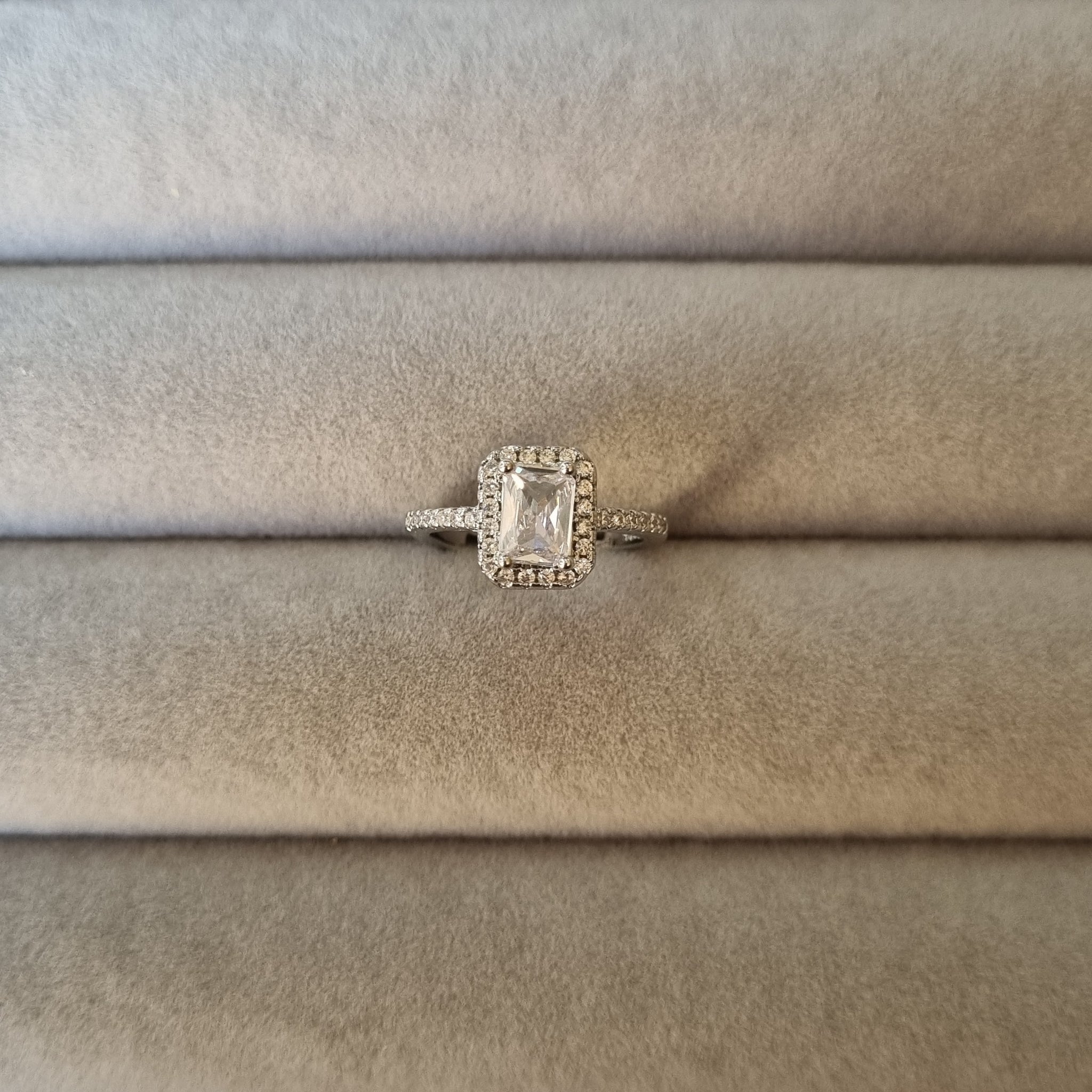 [M]R092 Ring