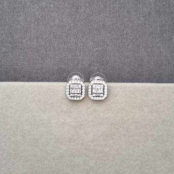 DIAMOND CUT SILVER EAR STUDS E128