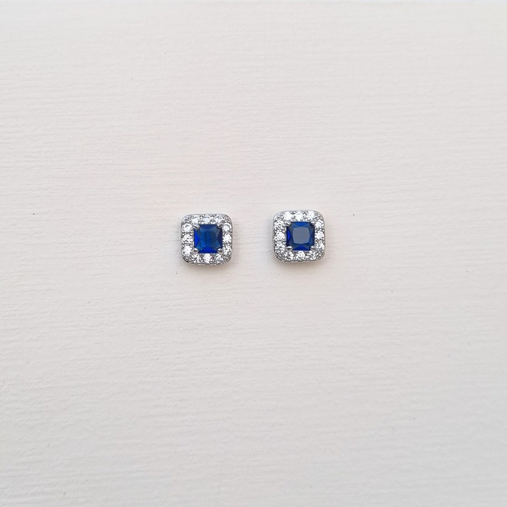 ROYAL BLUE AFFAIR STUD EARRINGS E181