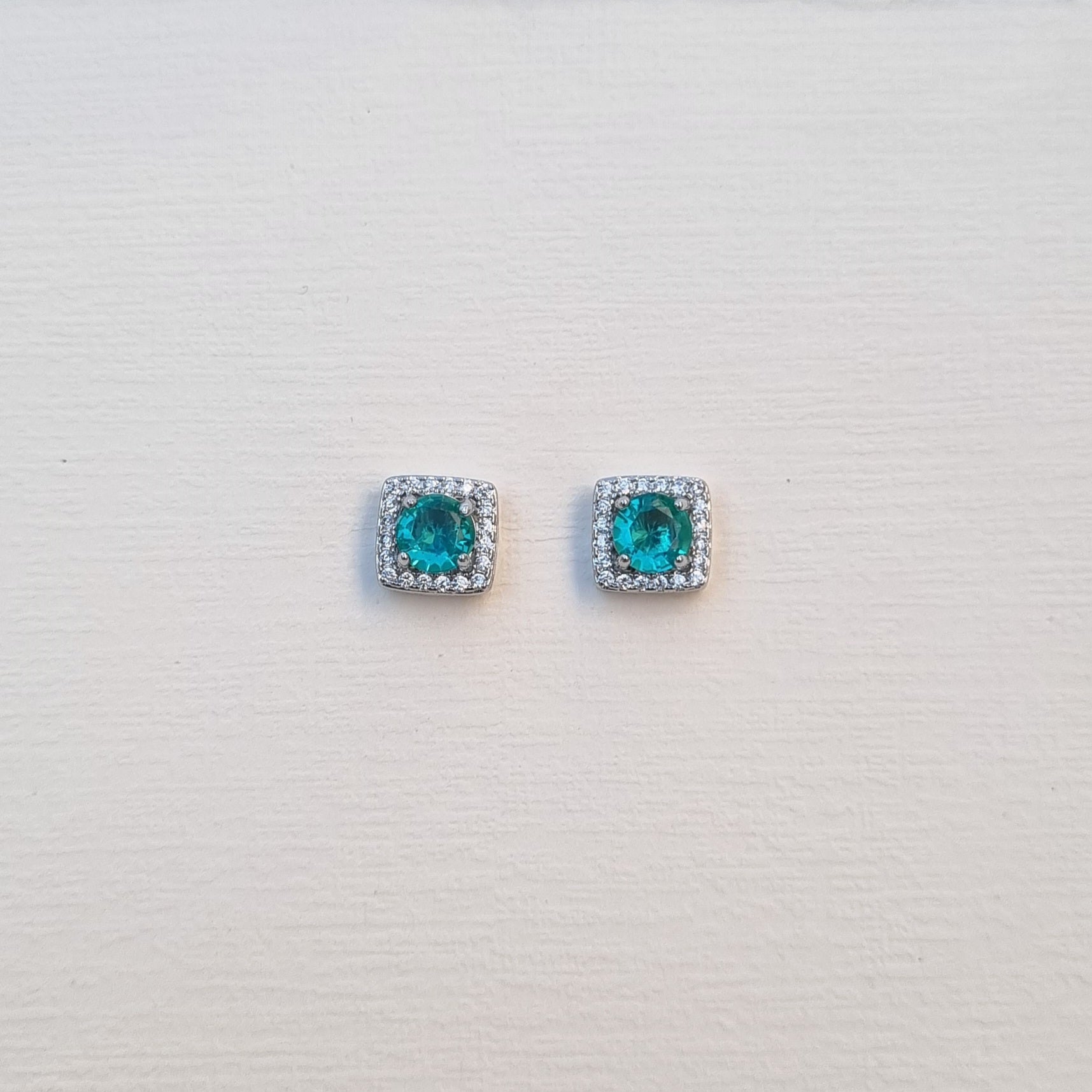 TURQUOISE GLOW STUD EARRINGS E196