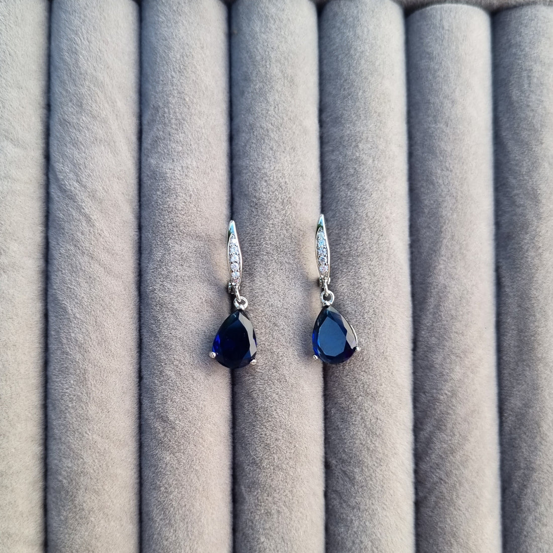 HANGING DROPS EARRINGS E241
