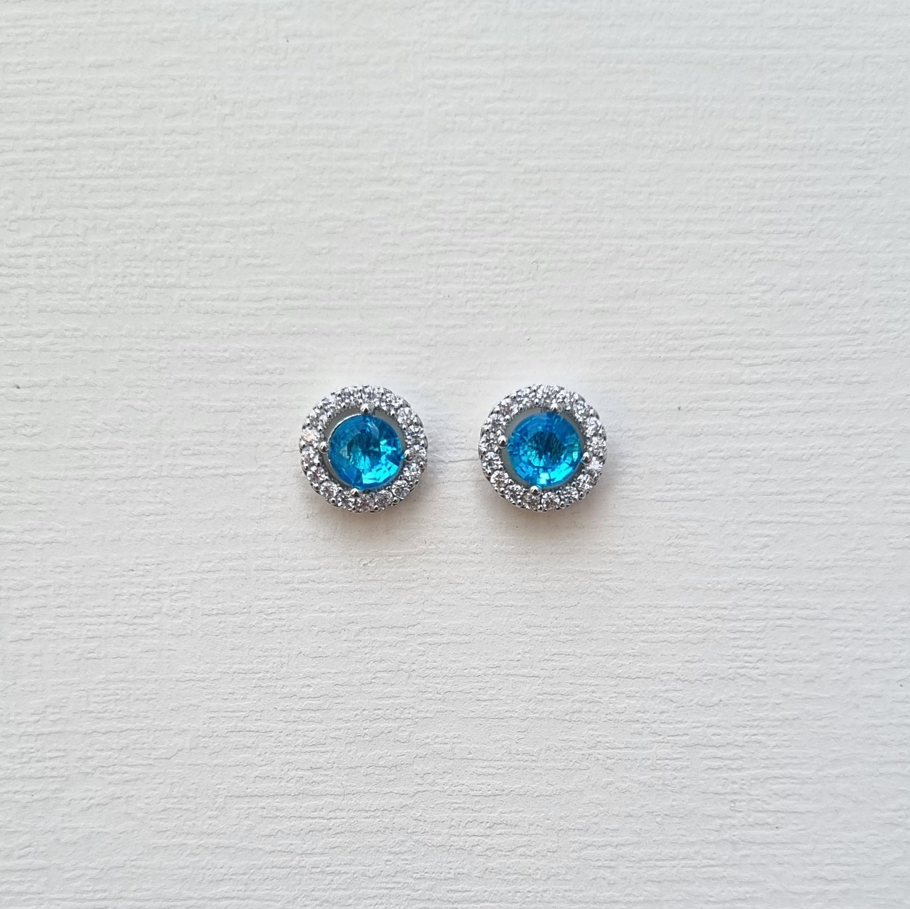 AZURE AURA ROUND STUD EARRINGS E288