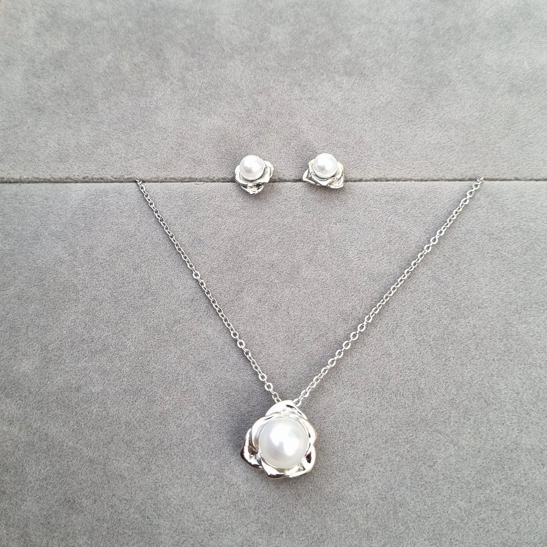 Elysian Rose Pearl Necklace & Earrings Set [H]S073
