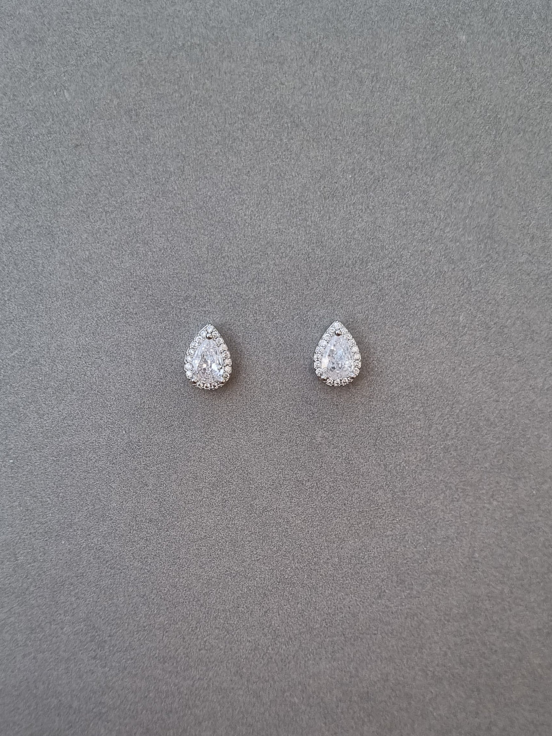 Teardrop Diamond Stud Earrings [M]E542