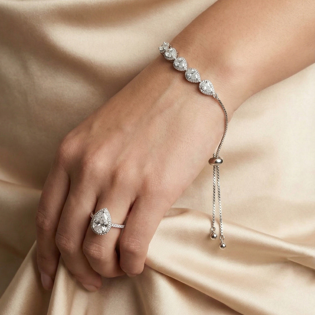 DROP-SHAPED CUBIC ZIRCONIA ADJUSTABLE BRACELET [S]B097