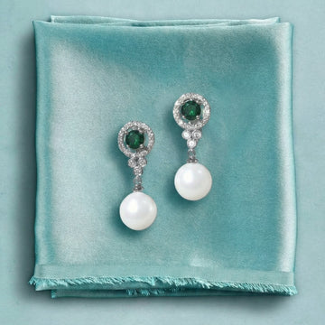 EMERALD AND PEARL DROP EARRINGS E093