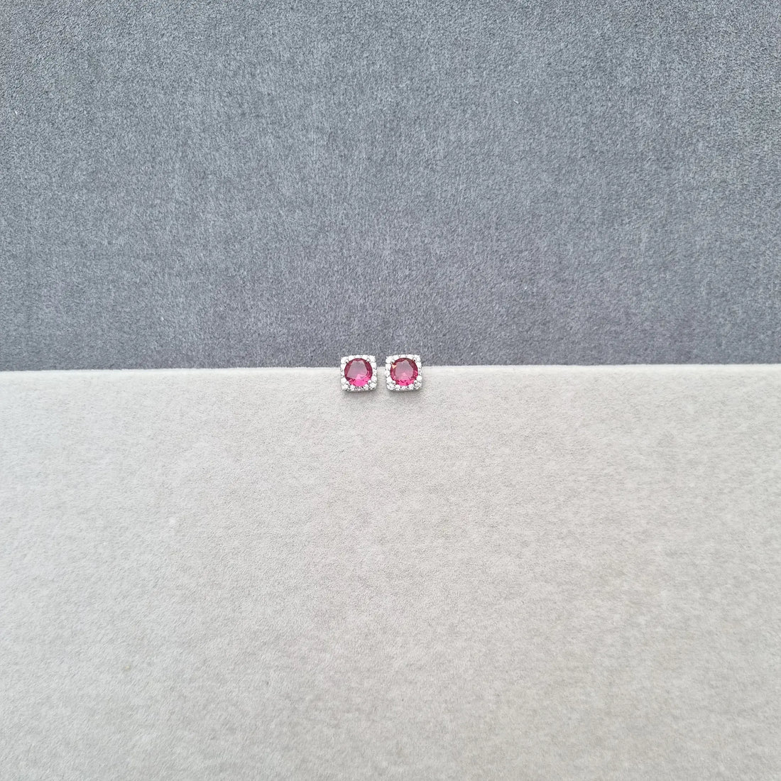 Scarlet Empress Cushion Earrings [A]E635