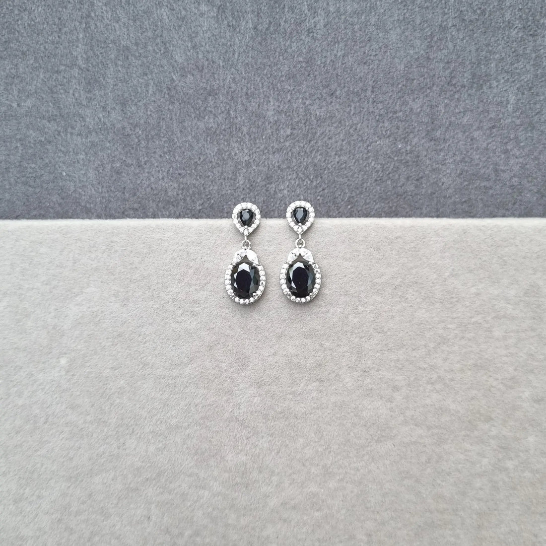 Velvet Noir Drop Earrings [A]E637