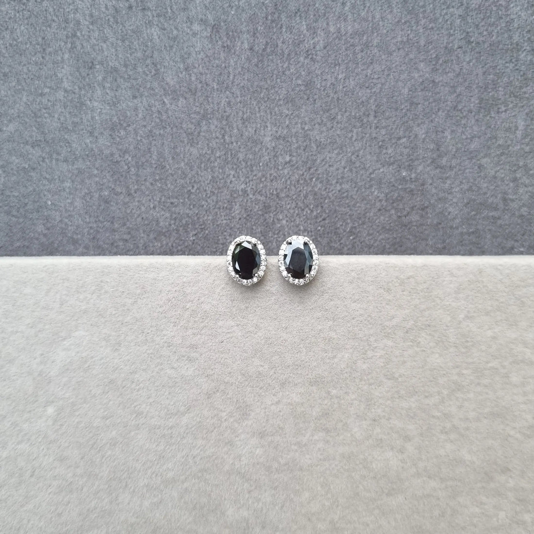 Noir Eclipse Halo Studs [A]E638