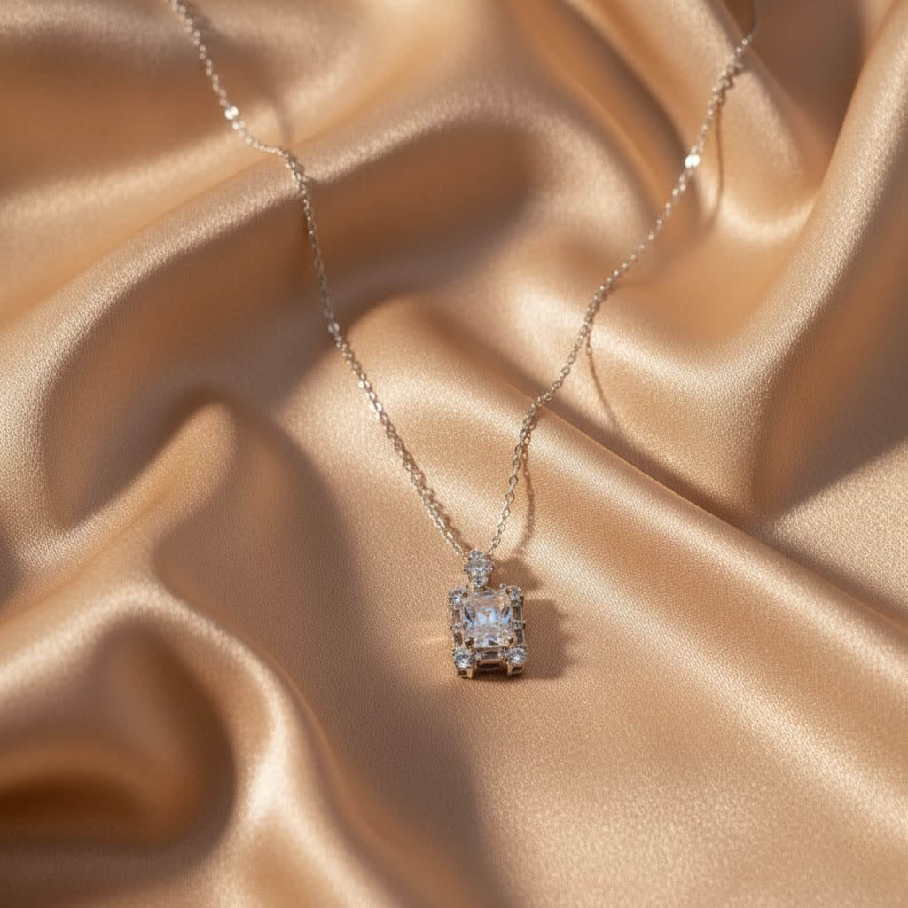 CRYSTAL ELEGANCE PENDANT WITH CHAIN [H]N156